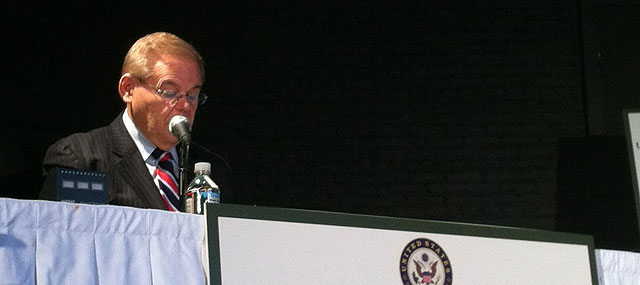 Menendez Hosts Hearing on Foreclosures