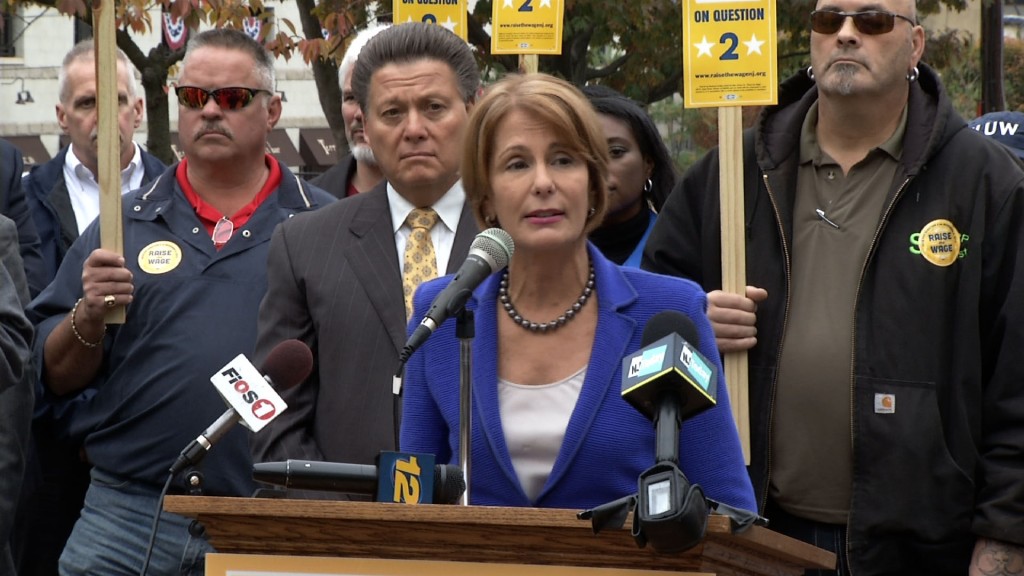 Buono, Christie Take Different Approaches to Final Days of Campaign