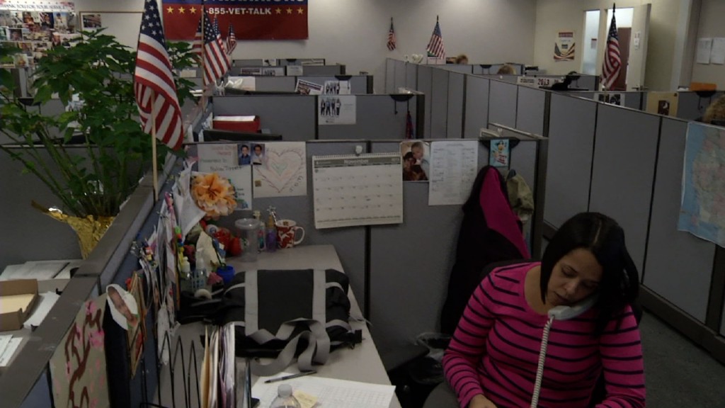 Vets4Warriors Offers Peer Counseling for Service Members