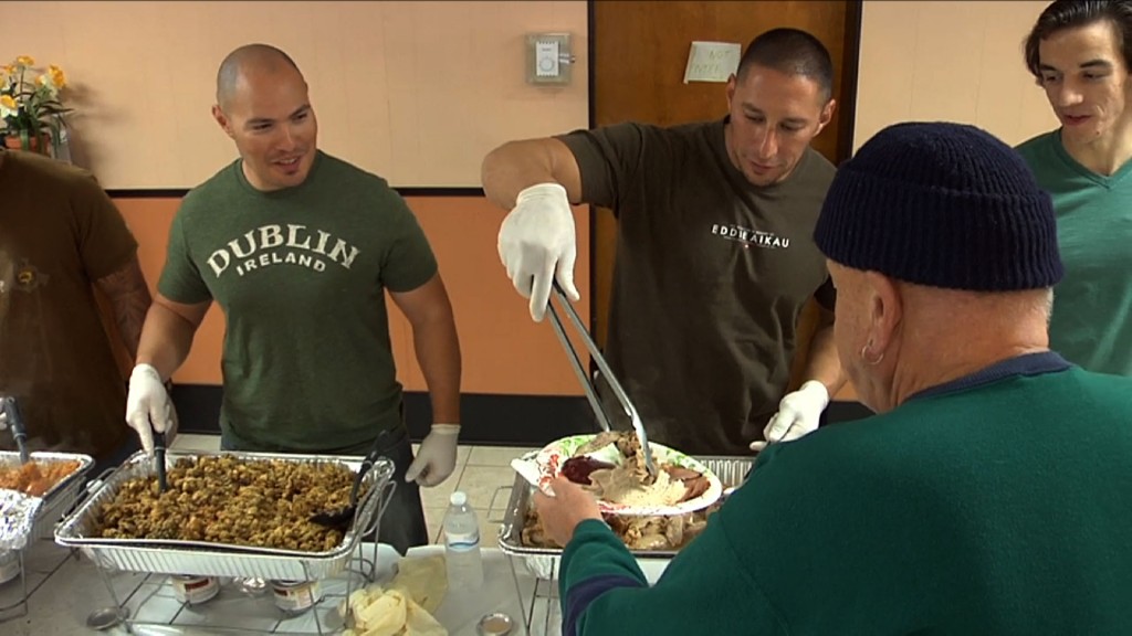 Volunteers Donate Time on Thanksgiving