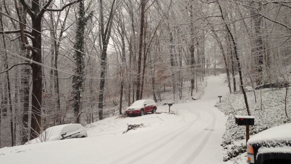 Snow Hits New Jersey, Making Travel More Difficult