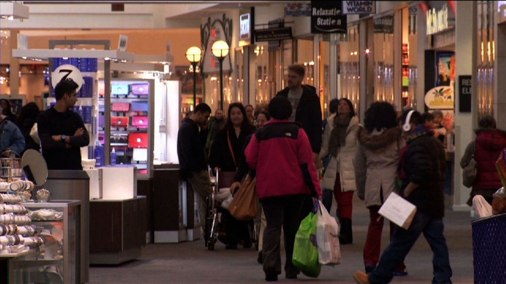Last-Minute Holiday Shoppers Out in Force