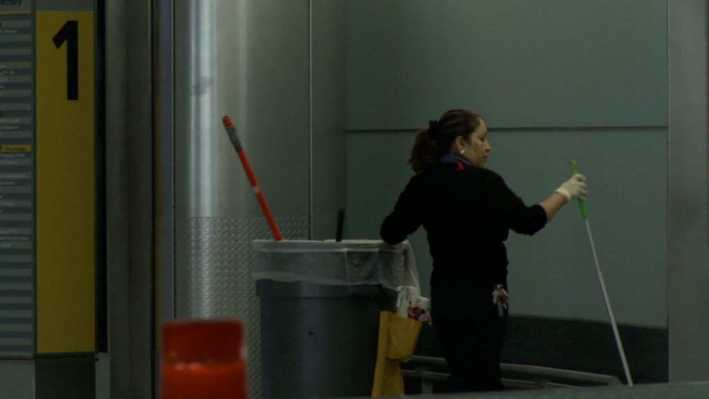 Newark Airport Workers Want Pay Hike Like NY Counterparts
