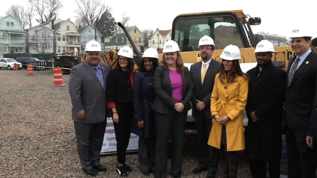 Officials Tout New Newark School But Some Still Critical of Leadership