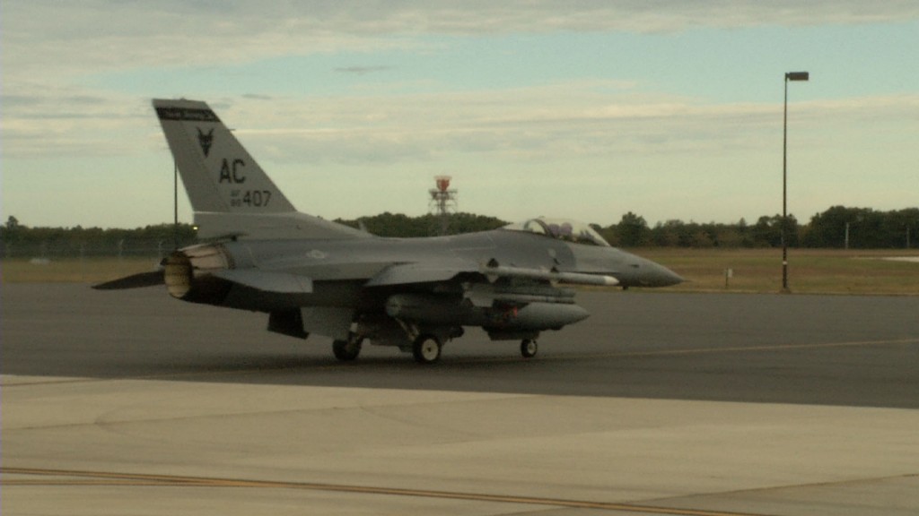 Though Aging, F-16 Fighter Jets Remain Agile