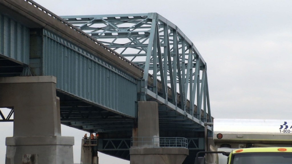 Cracks in Support Beams Close Lanes on Route 3 Bridge
