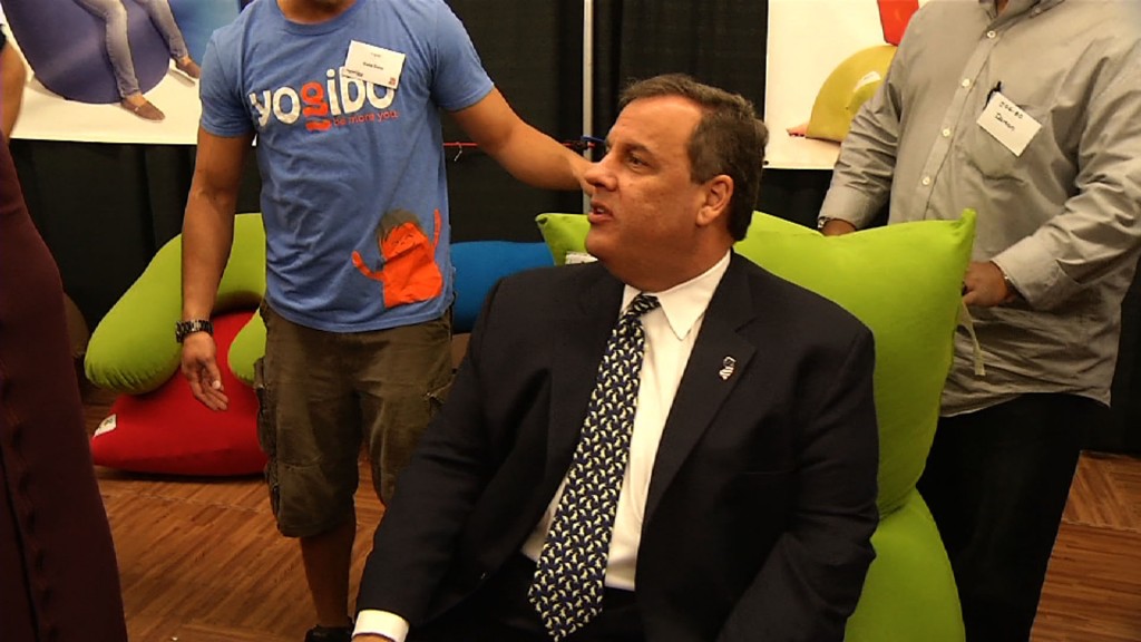 Christie’s Week on TV, Trying on New Themes and Debunking Trump