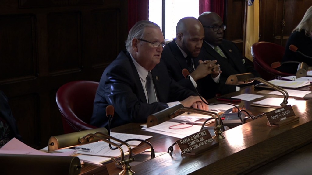 Committee Considers Regulating Sports Betting
