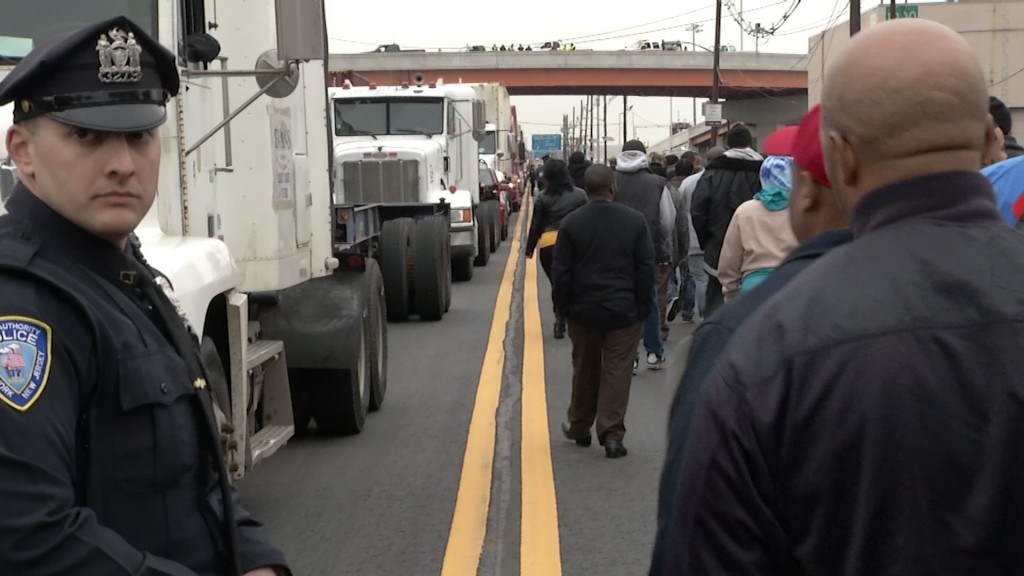 Newark Mayor, Residents Protest Port of Newark Hiring