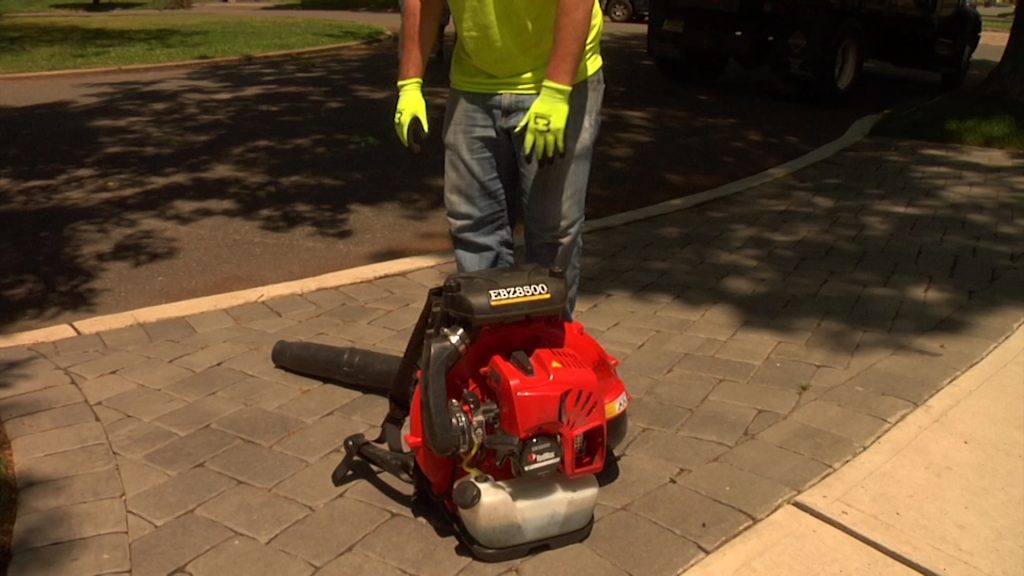 Maplewood Bans Commercial Leaf Blowers