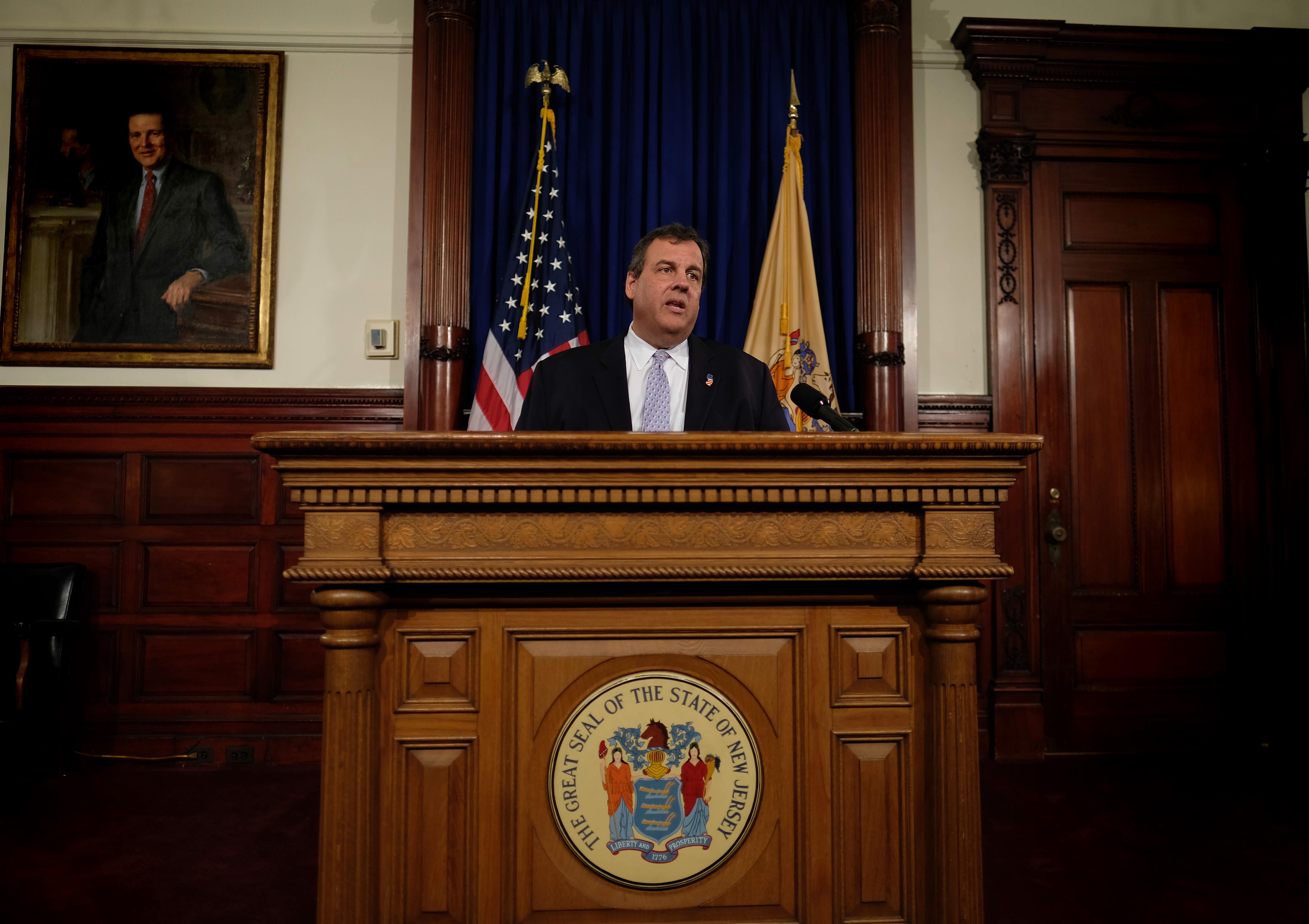Christie signs executive order, NJ taxpayers can prepay property taxes for 2018
