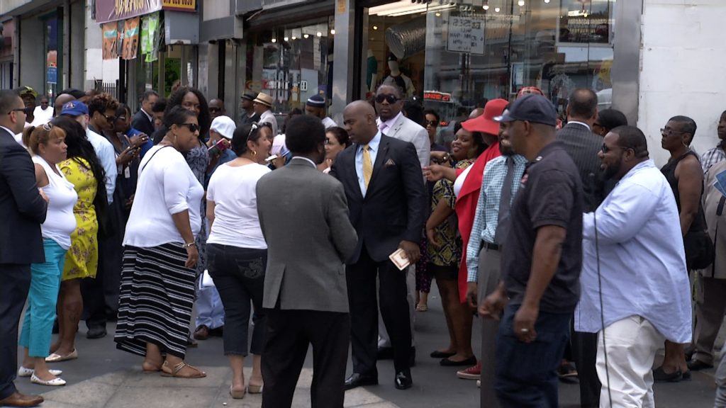 Newark Mayor Walks Neighborhoods in Occupy the Block Event