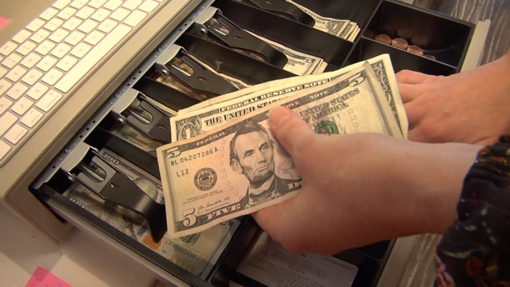 Holiday Shoppers Expected to Spend More This Season
