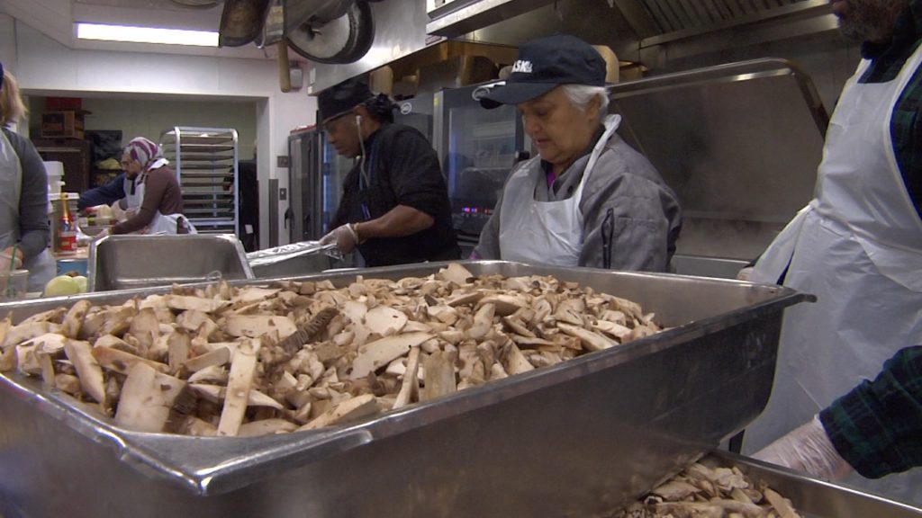 Muslim, Jewish Volunteers Serve Christmas Meal at Trenton Area Soup Kitchen