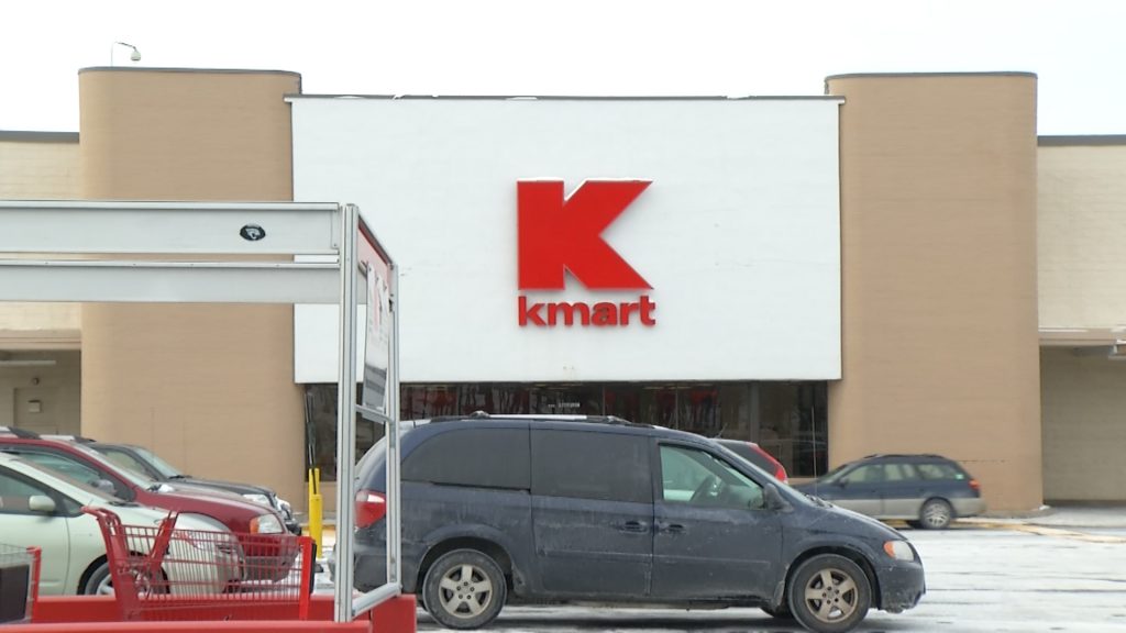 Retail Chains Close Struggling Stores