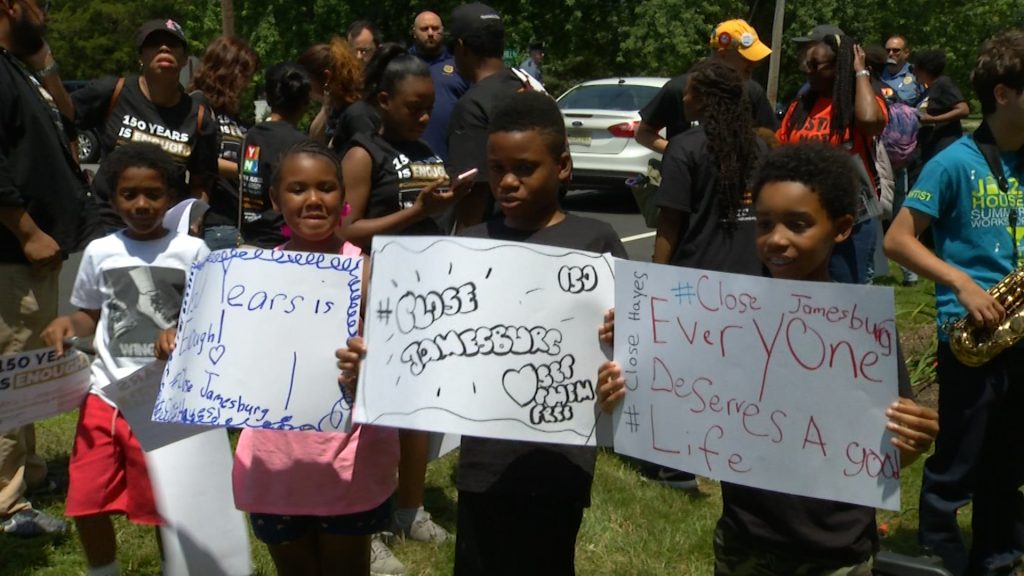 Advocates rally to shut down youth prisons