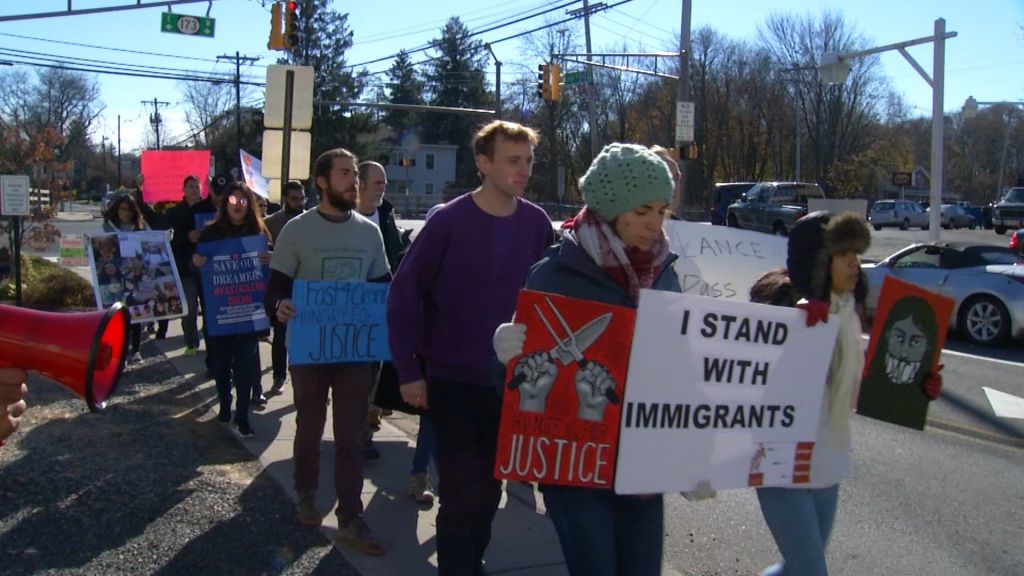 On Thanksgiving, activists fast to show dedication to DREAM Act