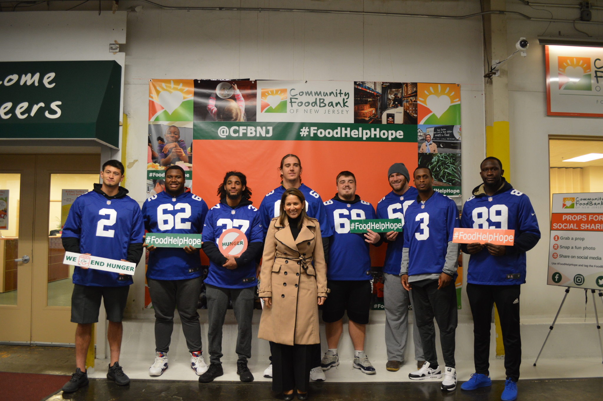 NY Giants volunteer at NJ FoodBank’s ‘Turkey Express’