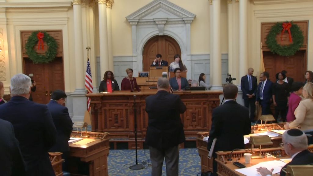 Legislators vote on hodgepodge of bills in lame duck session