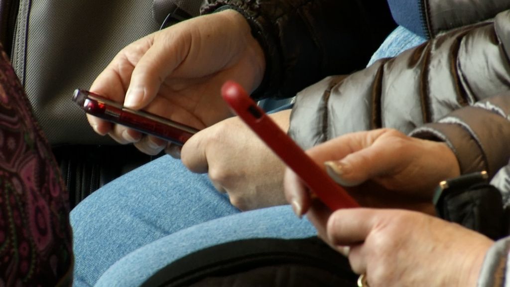 Commuters grumble at having to pay for Wi-Fi at NJ Transit stations