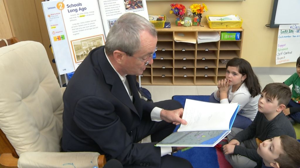 Murphy addresses nor’easter at ‘Read Across America Day’ event