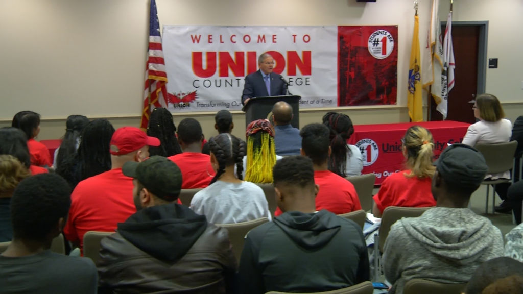 Menendez touts bill that would help college affordability