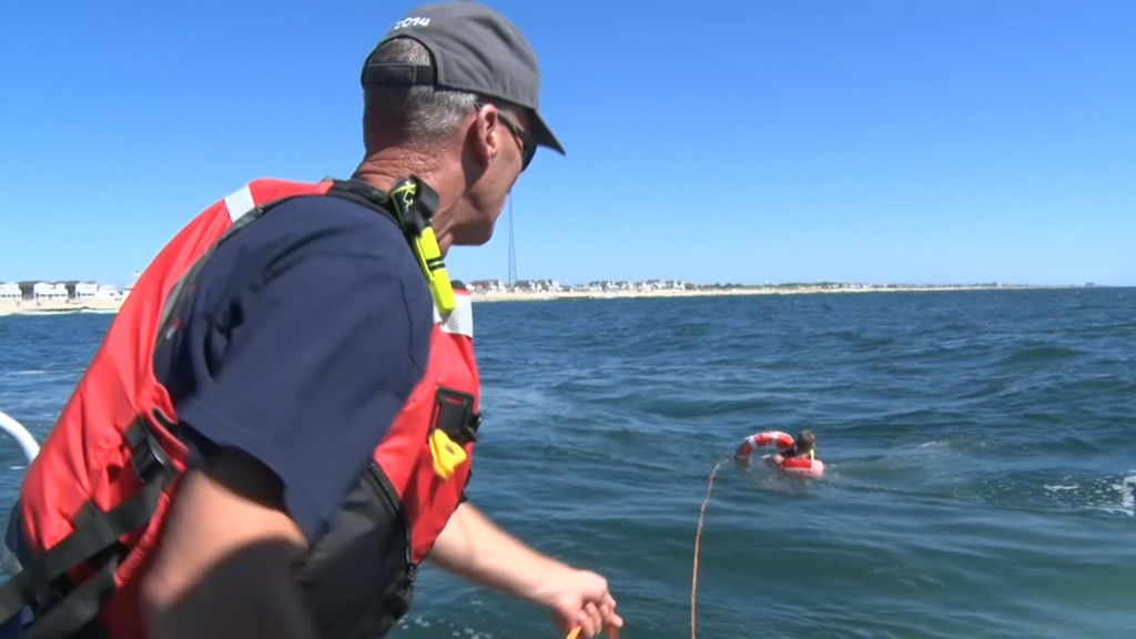 How do Manasquan first responders lead water rescue missions?