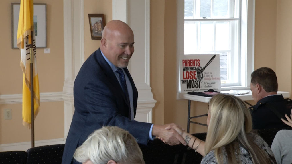 MacArthur accuses Democratic challenger Kim of resume padding