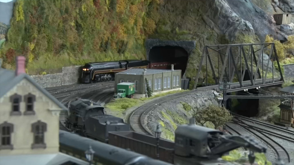 Now boarding: Model train exhibit scales down big locomotives