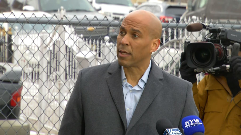 Cory Booker suspends presidential campaign