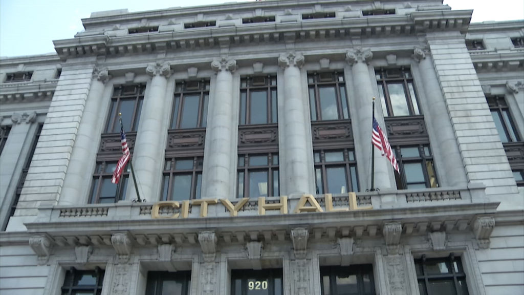 Newark mayor’s salary may increase by $50,000 a year