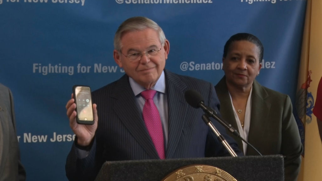 Menendez pushes for crackdown on robocalls