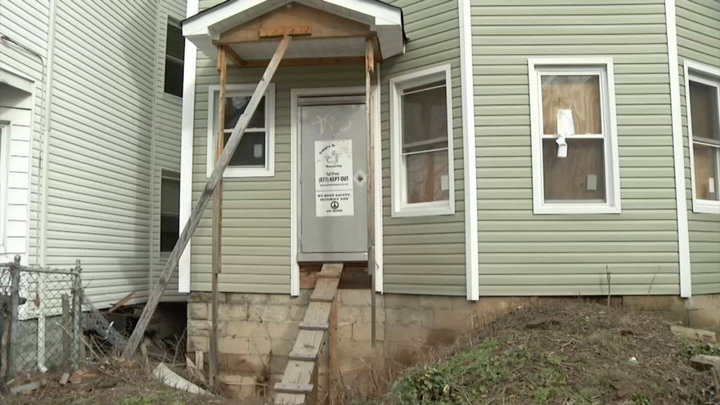 Lawmakers push to create more accountability in foreclosures