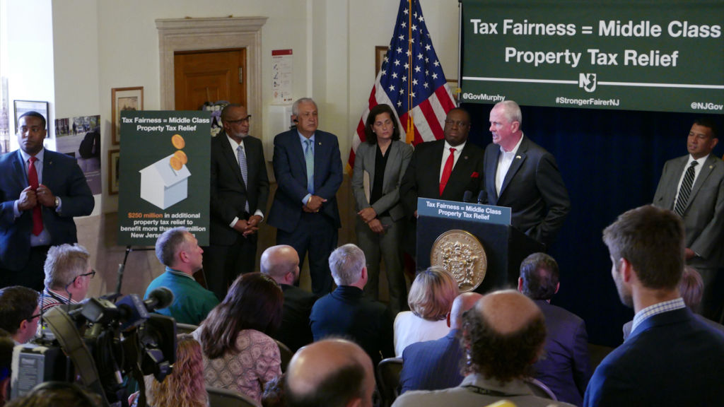 Murphy calls for $125 tax credit in return for tax on rich
