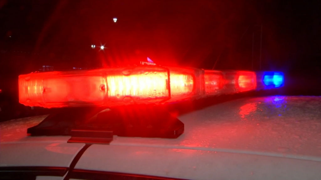 When should first responders call in mental health professionals?