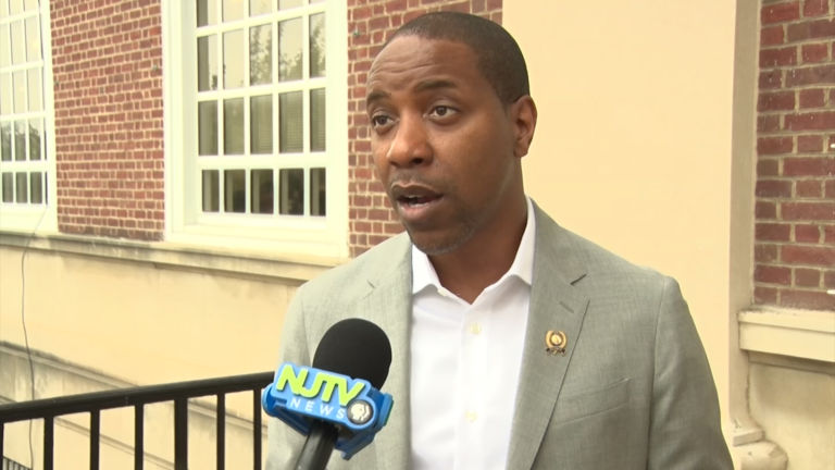 Assemblyman Holley calls for donations of bottled water for Newark residents