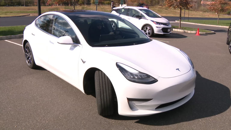Advocates press for passage of bill fostering the sale of electric vehicles