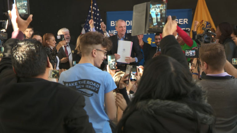 Murphy Signs Law Granting NJ Driver’s Licenses to Undocumented Immigrants