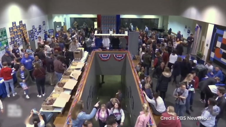 Tech glitches slow Iowa caucus results