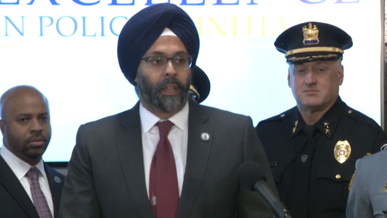 New Jersey moves closer to licensing police officers
