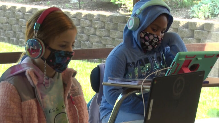 Parents push back on district school reopening plans