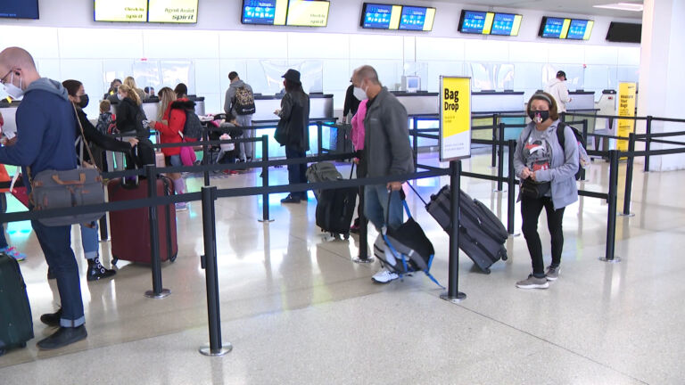 Many travel for Thanksgiving despite CDC recommendations