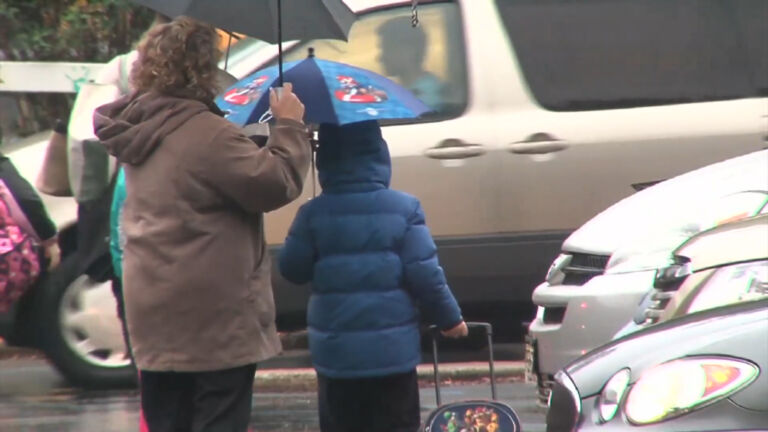 Can the stimulus package help alleviate child poverty through tax credits?