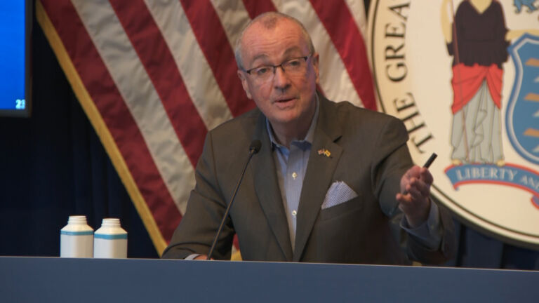Pressure on Murphy to rescind mask mandate for schools