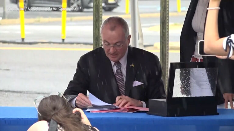 $46B budget plan is pushed forward over Republican objections