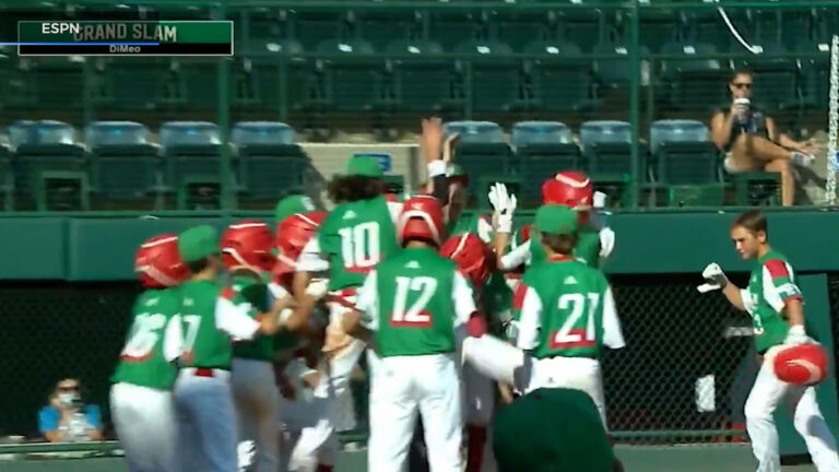 Toms River East Little League team comes from behind to advance in World Series