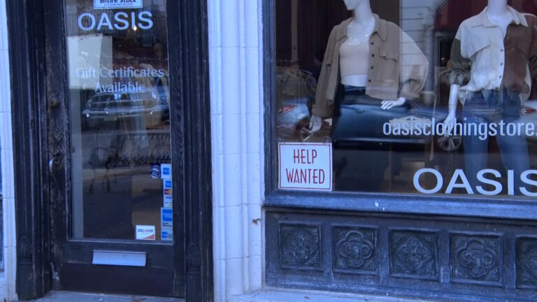 Retailers scramble for seasonal help amid ongoing worker shortage