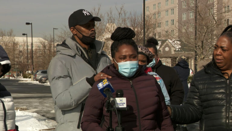 Displaced Oakwood Plaza tenants demand action by city of Elizabeth