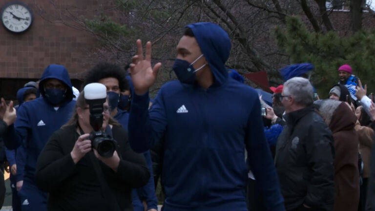 Fans cheer on Saint Peter’s as team heads to NCAA Sweet 16