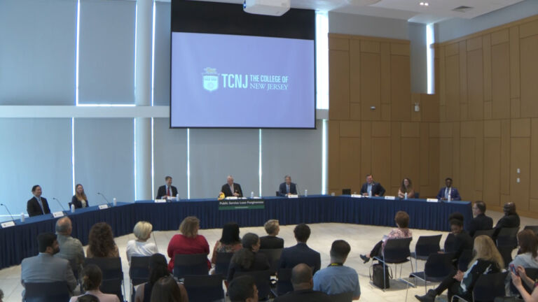 Lawmakers visit NJ to discuss student loan assistance